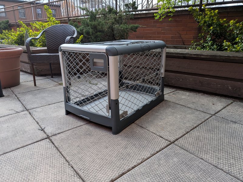 Diggs Revol Collapsible Dog Crate — Medium